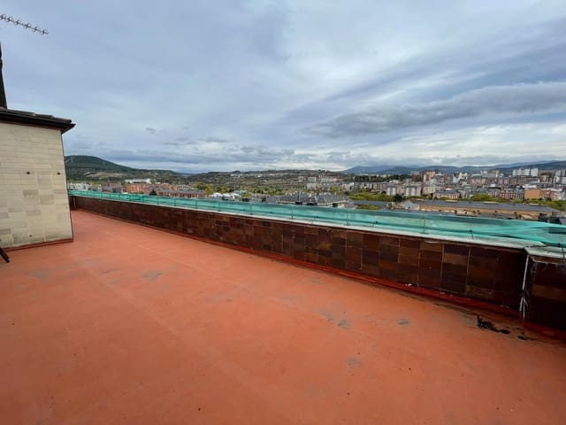 7 soveværelse Lejlighed til salg i Ponferrada - € 180.000 (Ref: 8247827)