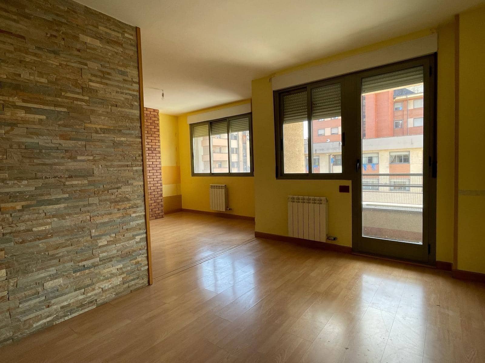 4 soveværelse Lejlighed til salg i Ponferrada med garage - € 170.000 (Ref: 8308487)