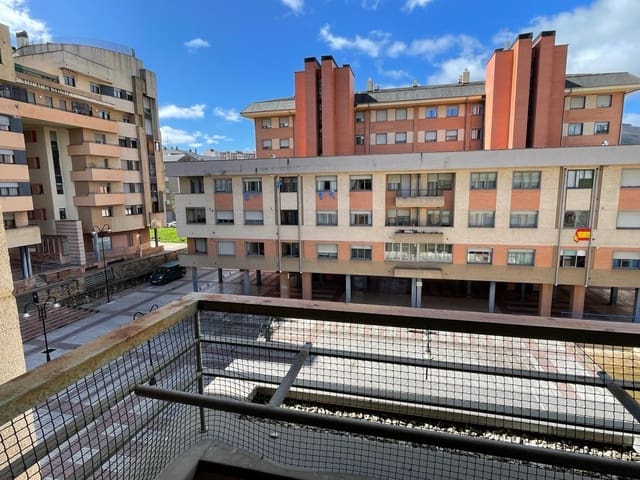 4 makuuhuone Asunto myytävänä paikassa Ponferrada mukana 
autotalli - 170 000 € (Ref: 8308487)