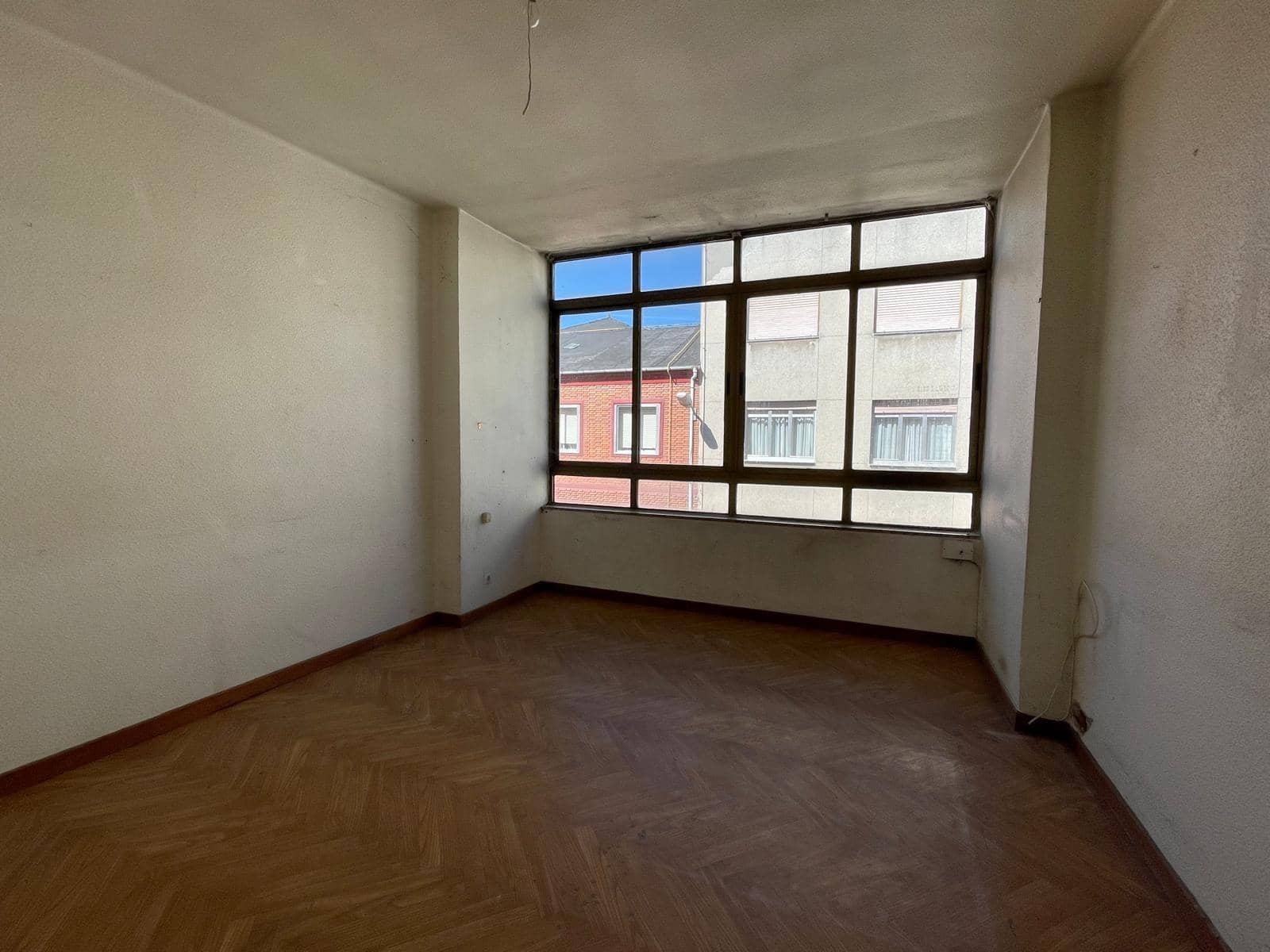 3 soveværelse Lejlighed til salg i Ponferrada - € 44.000 (Ref: 8327982)