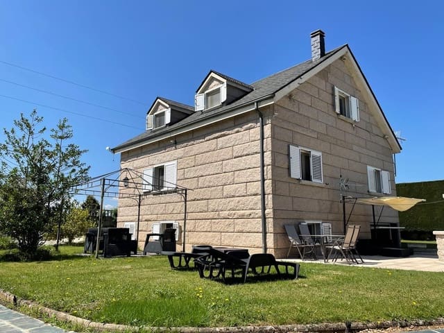 4 bedroom Villa for sale in Camponaraya with garage - € 325,000 (Ref: 8363662)