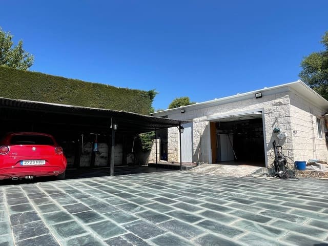 4 bedroom Villa for sale in Camponaraya with garage - € 325,000 (Ref: 8363662)