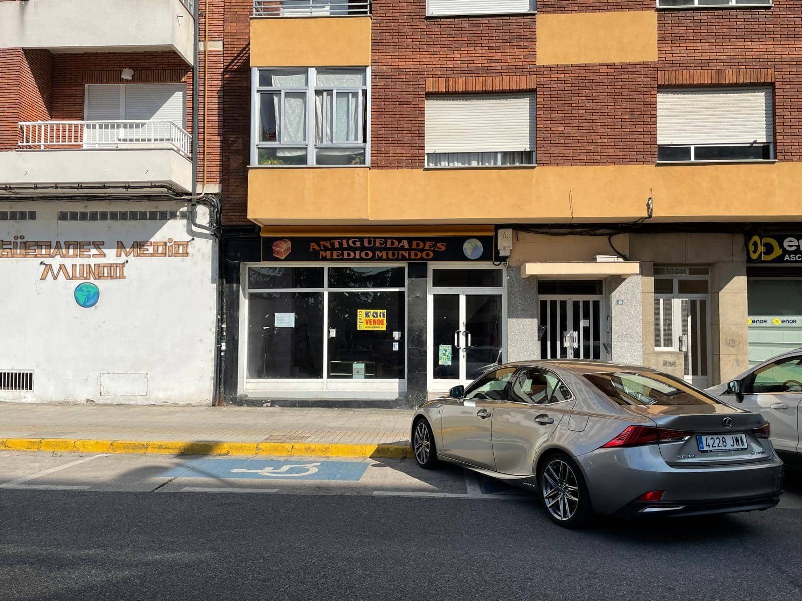Commercial for sale in Ponferrada - € 67,000 (Ref: 8514515)