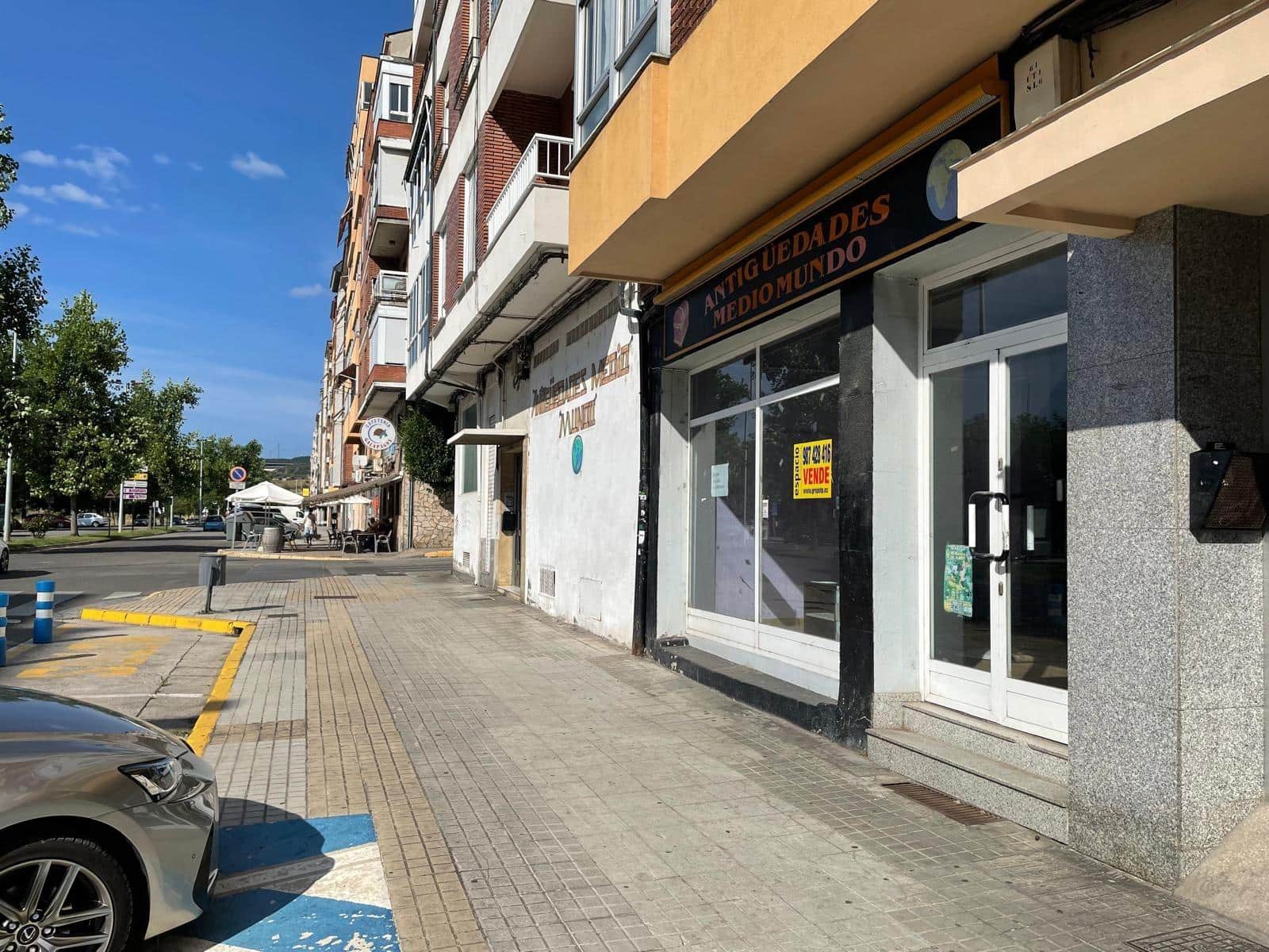 Commercial for sale in Ponferrada - € 67,000 (Ref: 8514515)