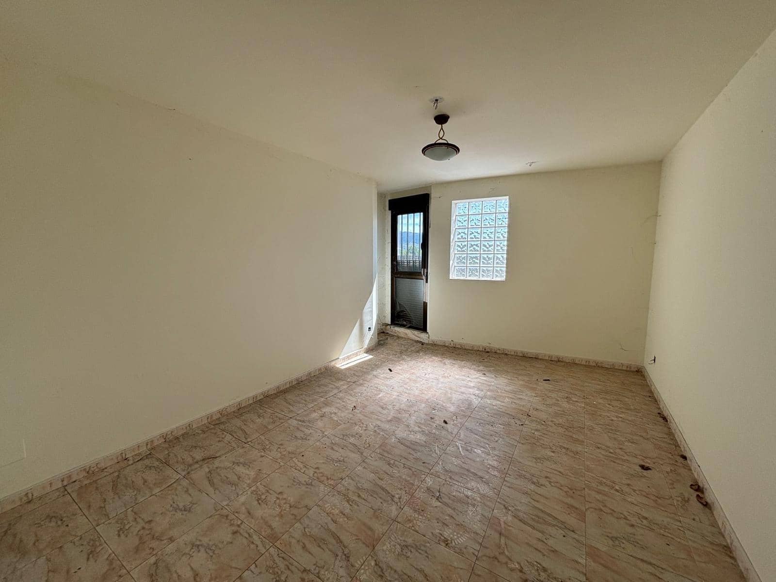 Virksomhed til salg i Cubillos del Sil med garage - € 155.000 (Ref: 8519318)