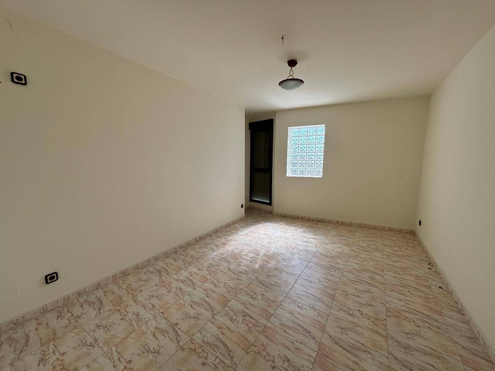 Virksomhed til salg i Cubillos del Sil med garage - € 155.000 (Ref: 8519318)