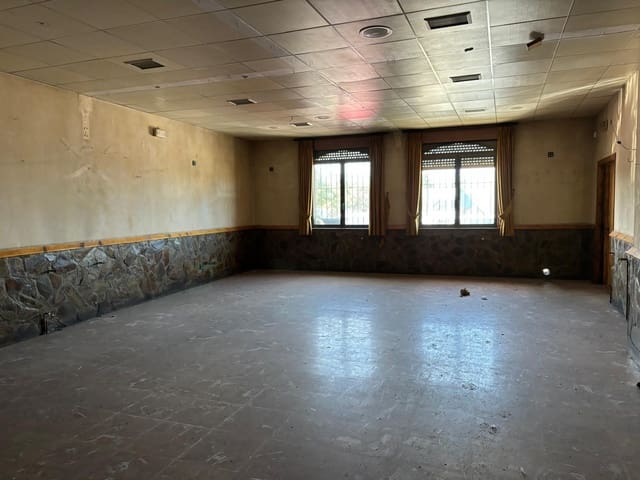 Bedrijf te koop in Cubillos del Sil met garage - € 155.000 (Ref: 8519318)