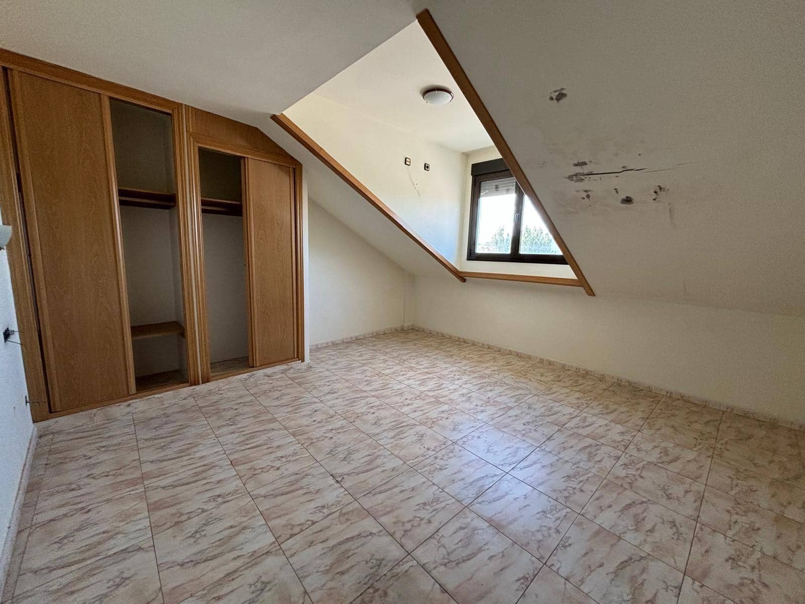 Virksomhed til salg i Cubillos del Sil med garage - € 155.000 (Ref: 8519318)