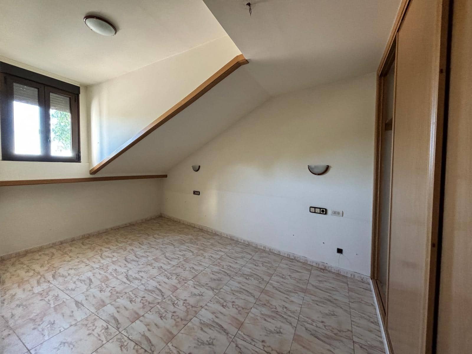 Virksomhed til salg i Cubillos del Sil med garage - € 155.000 (Ref: 8519318)