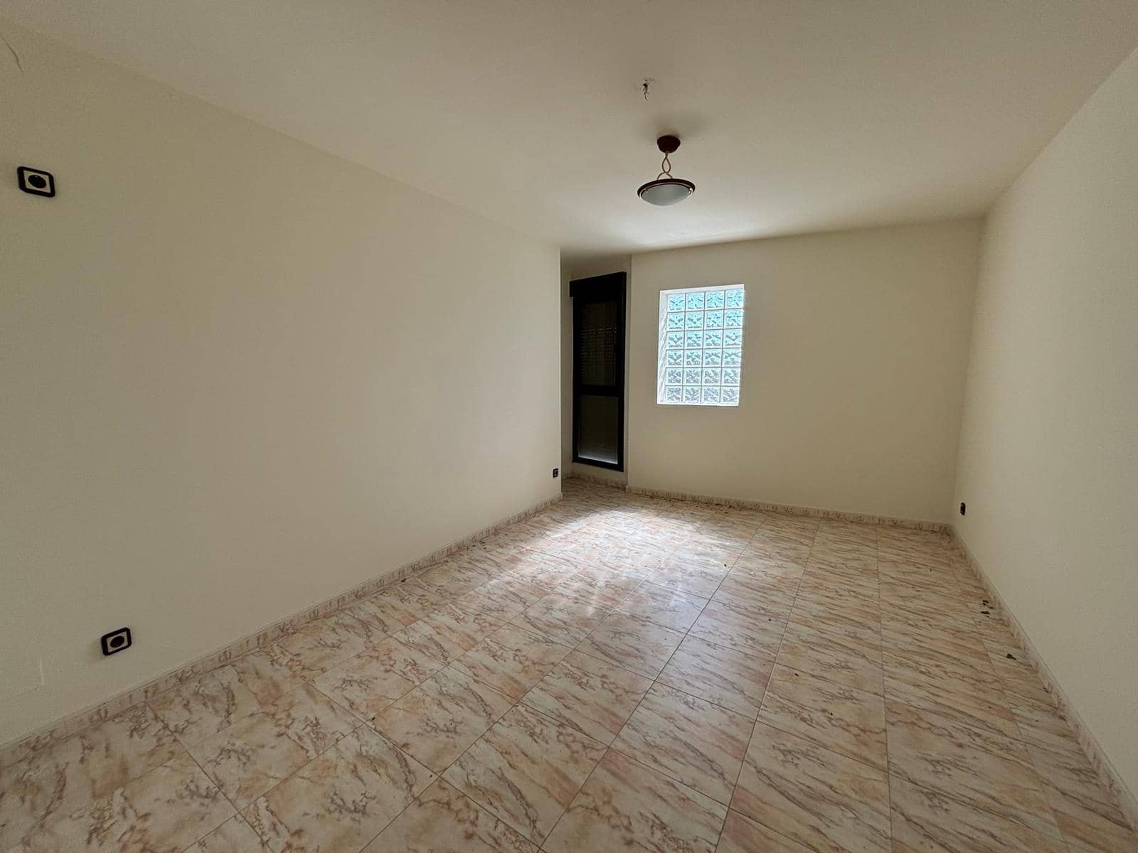 Virksomhed til salg i Cubillos del Sil med garage - € 155.000 (Ref: 8519318)