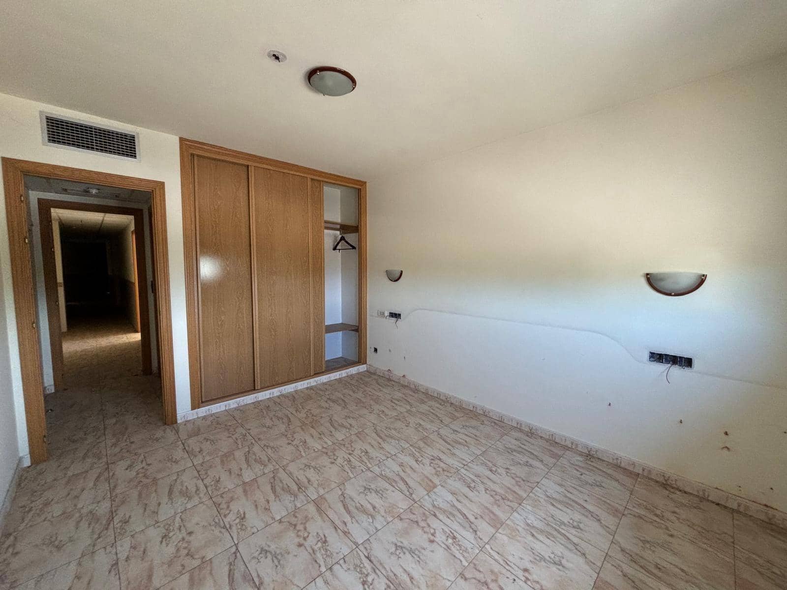 Virksomhed til salg i Cubillos del Sil med garage - € 155.000 (Ref: 8519318)