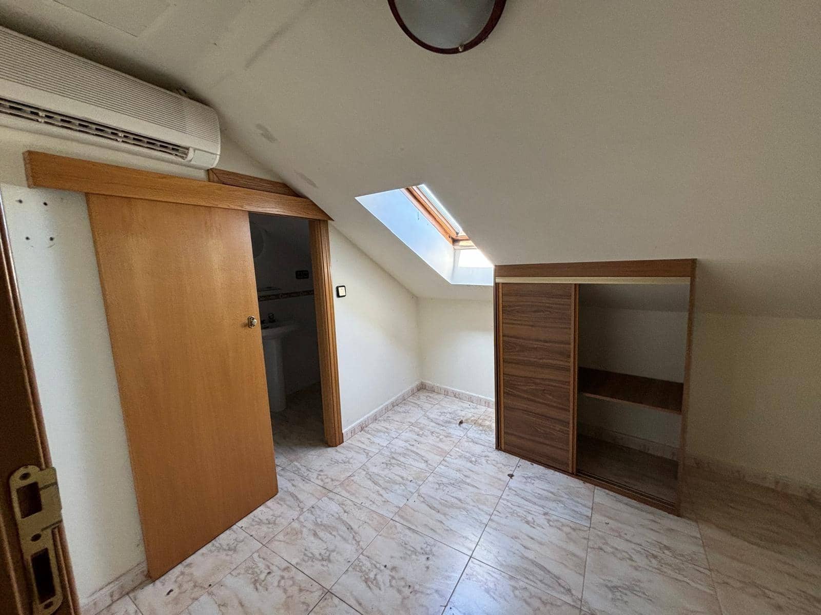 Virksomhed til salg i Cubillos del Sil med garage - € 155.000 (Ref: 8519318)