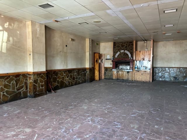 Bedrijf te koop in Cubillos del Sil met garage - € 155.000 (Ref: 8519318)