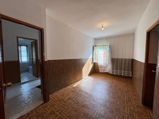 4 bedroom Finca/Country House for sale in Castropodame - € 35,000 (Ref: 8584496)