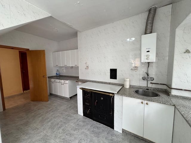 4 bedroom Finca/Country House for sale in Castropodame - € 35,000 (Ref: 8584496)