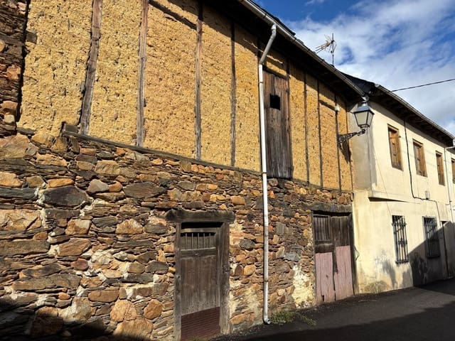 4 bedroom Finca/Country House for sale in Castropodame - € 35,000 (Ref: 8584496)