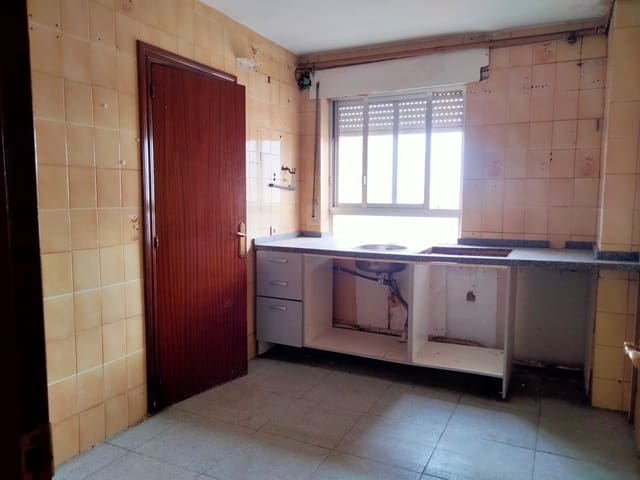 3 slaapkamer Flat te koop in La Bañeza - € 27.000 (Ref: 8597419)