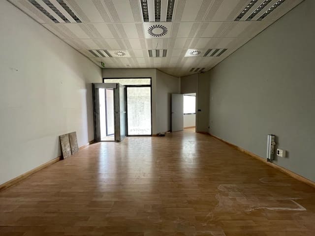 Commercieel te koop in Ponferrada - € 69.000 (Ref: 8599536)