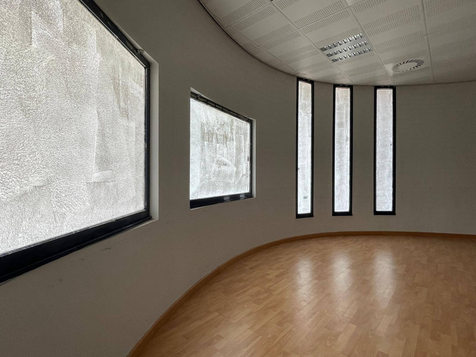 Komercyjne na sprzedaż w Ponferrada - 69 000 € (Ref: 8599536)