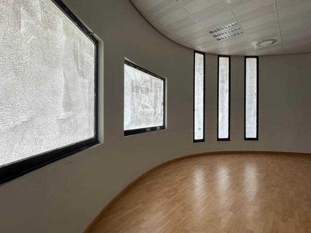 Commercieel te koop in Ponferrada - € 69.000 (Ref: 8599536)