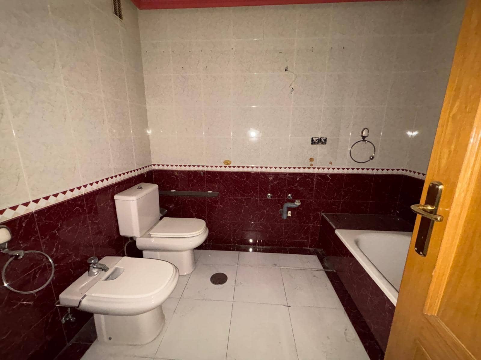 3 soveværelse Lejlighed til salg i Ponferrada med garage - € 165.000 (Ref: 8624079)