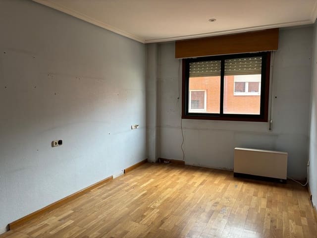 3 soverom Leilighet til salgs i Ponferrada med garasje - € 165 000 (Ref: 8624079)