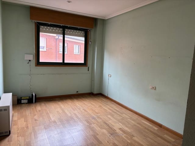 3 soverom Leilighet til salgs i Ponferrada med garasje - € 165 000 (Ref: 8624079)