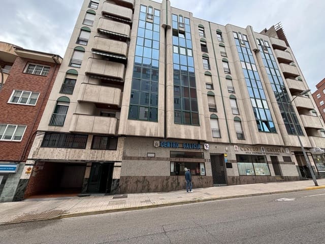 3 bedroom Flat for sale in Ponferrada with garage - € 164,000 (Ref: 8624079)