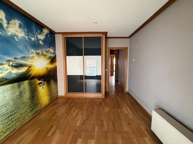 3 bedroom Flat for sale in Ponferrada with garage - € 164,000 (Ref: 8624079)