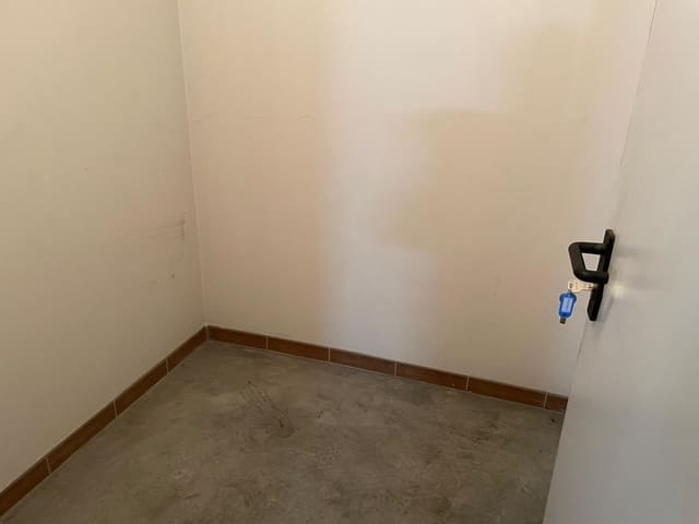 Garage til salg i Ponferrada - € 7.500 (Ref: 8630279)