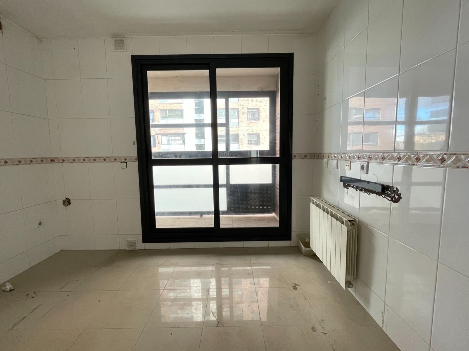 3 soveværelse Lejlighed til salg i Ponferrada - € 135.000 (Ref: 8701674)