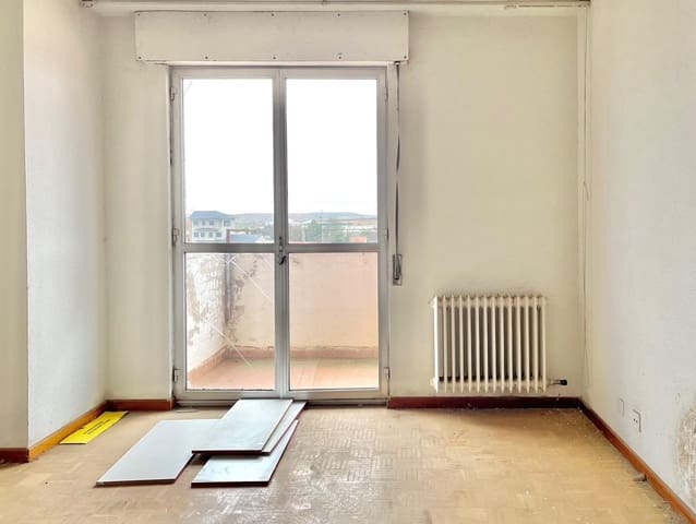 3 slaapkamer Flat te koop in Valencia de Don Juan - € 44.000 (Ref: 8716548)