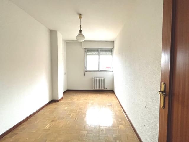 3 slaapkamer Flat te koop in Valencia de Don Juan - € 44.000 (Ref: 8716548)