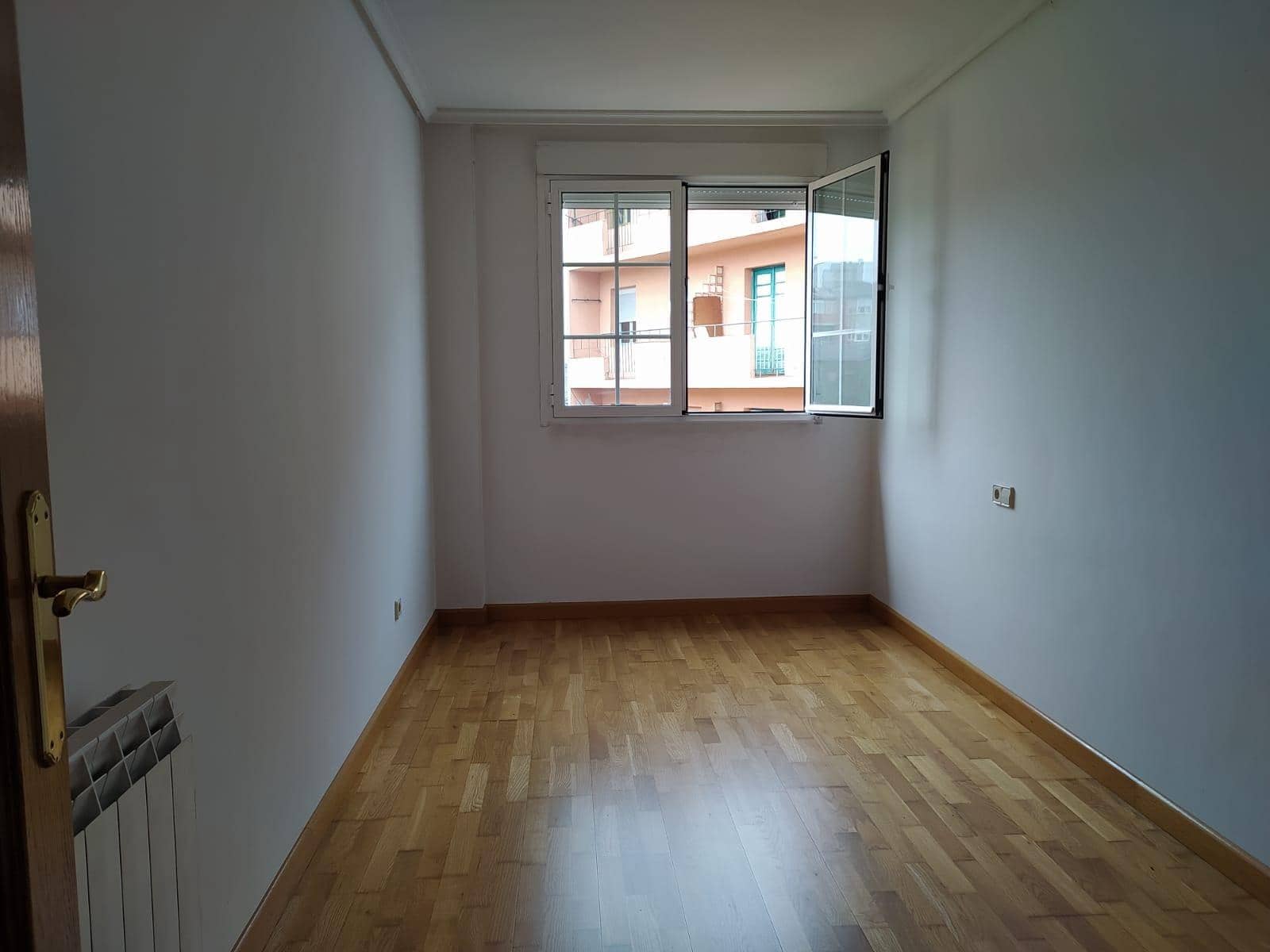 3 soverom Leilighet til salgs i Ponferrada med garasje - € 200 000 (Ref: 8722211)