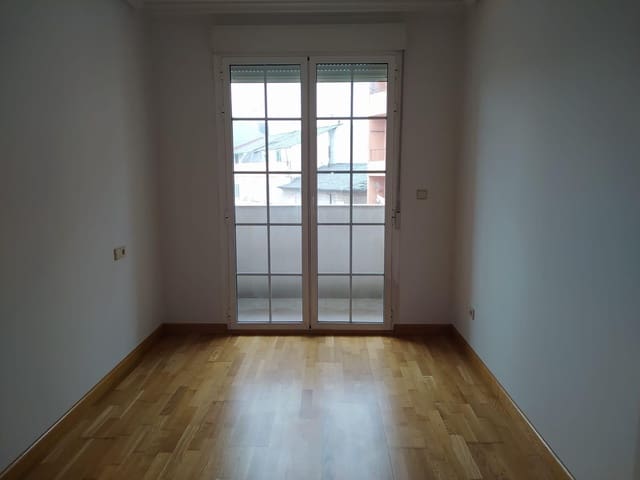 3 sypialnia Mieszkanie na sprzedaż w Ponferrada z garażem - 200 000 € (Ref: 8722211)