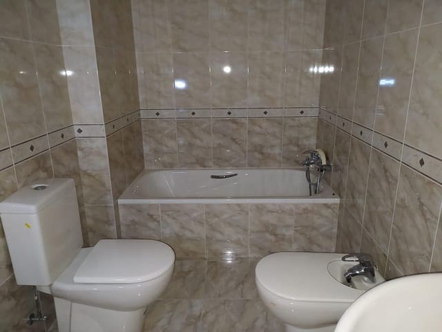 3 sypialnia Mieszkanie na sprzedaż w Ponferrada z garażem - 200 000 € (Ref: 8722211)