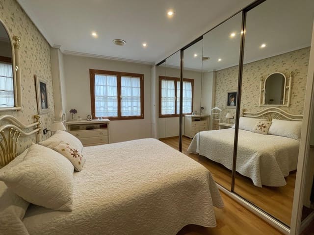 4 bedroom Villa for sale in Ponferrada - € 300,000 (Ref: 8867199)