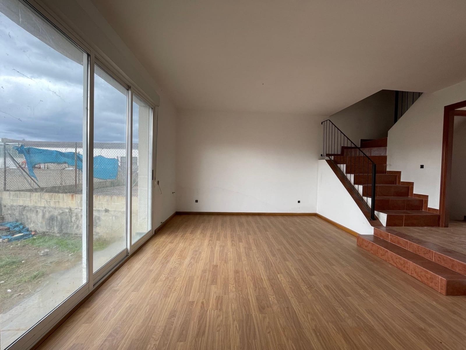 3 makuuhuone Rivitalo myytävänä paikassa Almazcara - 94 000 € (Ref: 8884317)