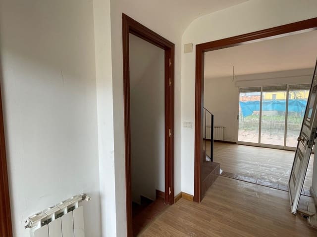 3 slaapkamer Rijtjeshuis te koop in Almazcara, Congosto - € 94.000 (Ref: 8884317)