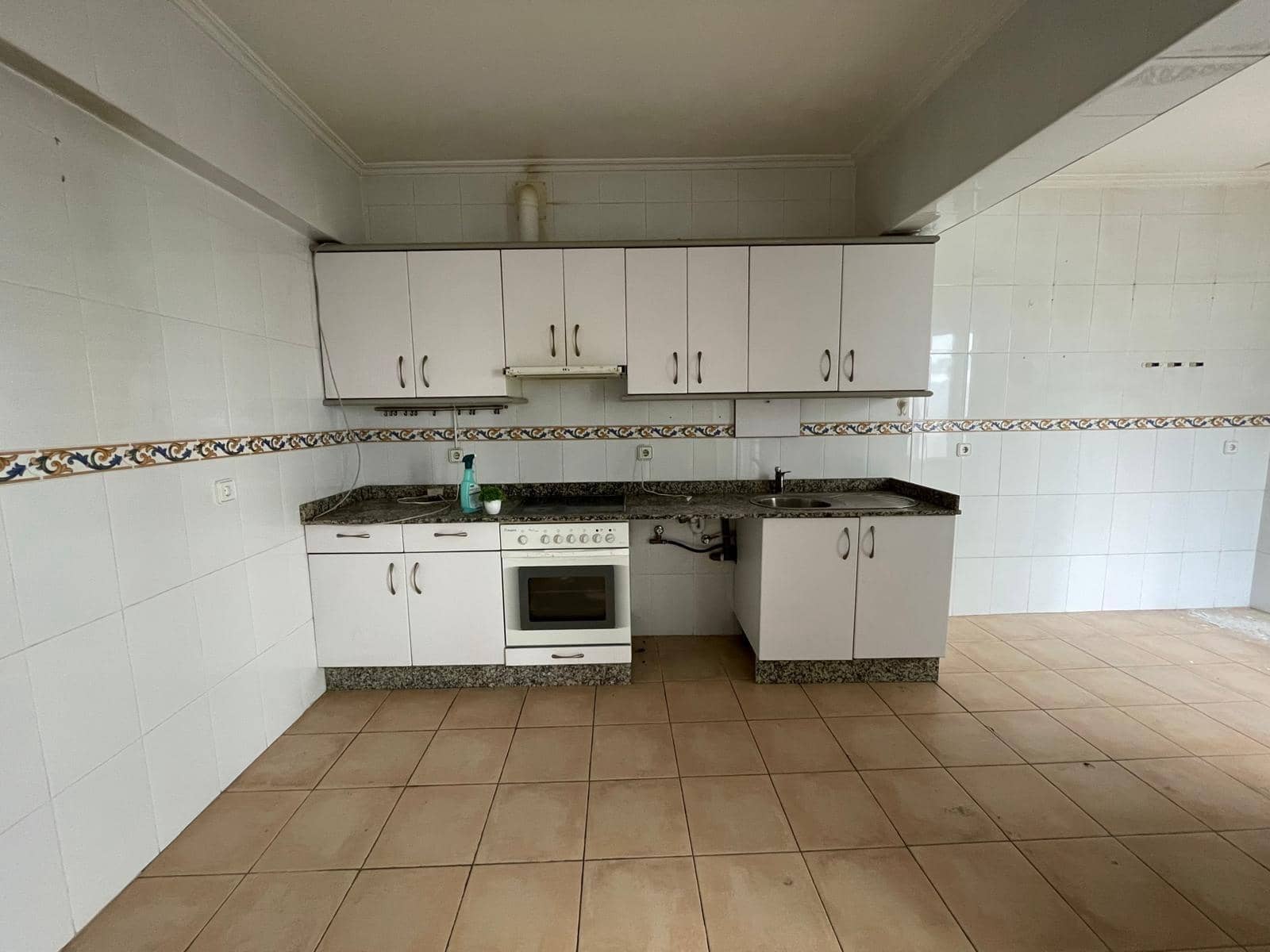 3 soveværelse Lejlighed til salg i Ponferrada - € 90.000 (Ref: 8896699)