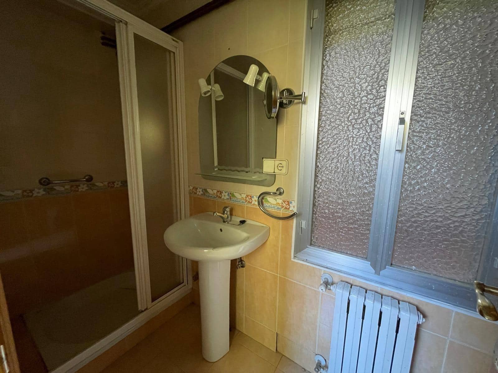 3 soveværelse Lejlighed til salg i Ponferrada - € 90.000 (Ref: 8896699)