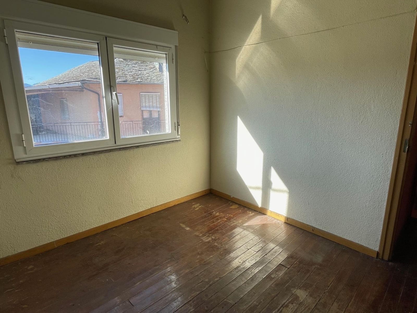 5 soveværelse Byhus til salg i Magaz de Abajo - € 53.000 (Ref: 8905567)