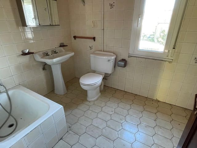 5 bedroom Townhouse for sale in Magaz de Abajo, Camponaraya - € 53,000 (Ref: 8905567)