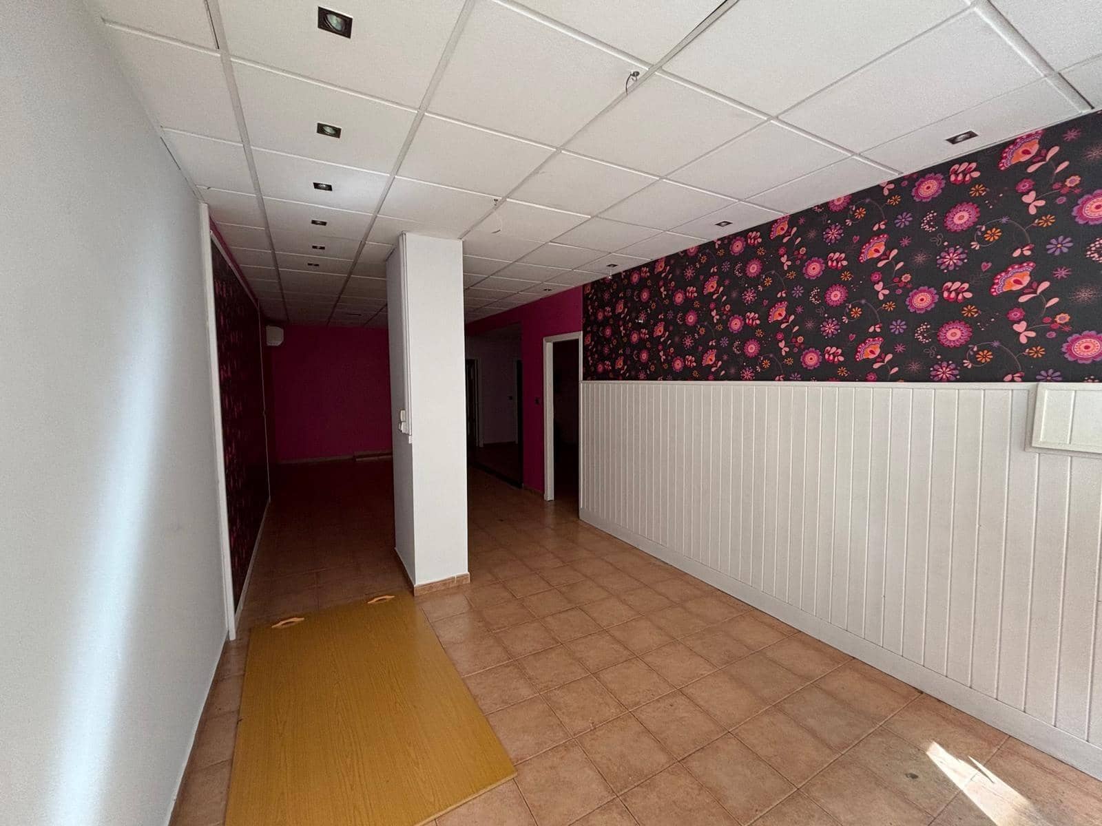 Kommersiell til salgs i Ponferrada - € 59 000 (Ref: 9018428)