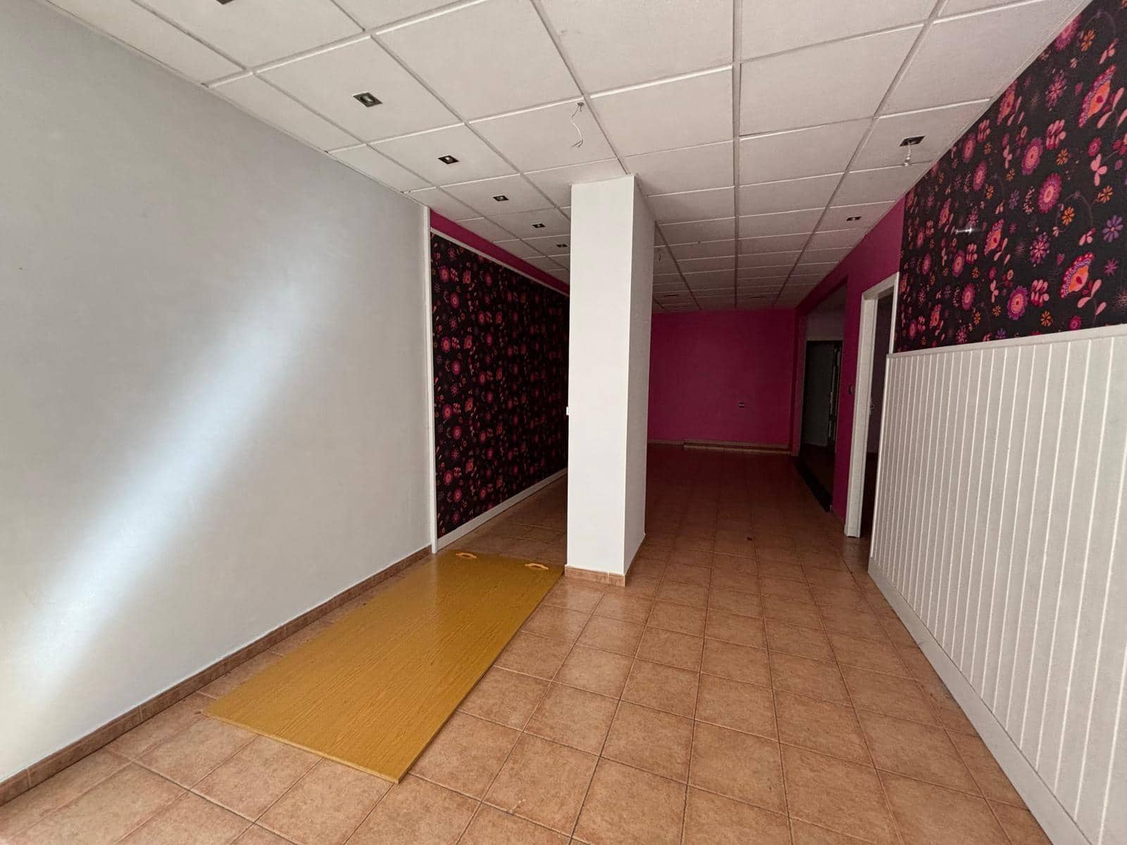 Kommersiell til salgs i Ponferrada - € 59 000 (Ref: 9018428)