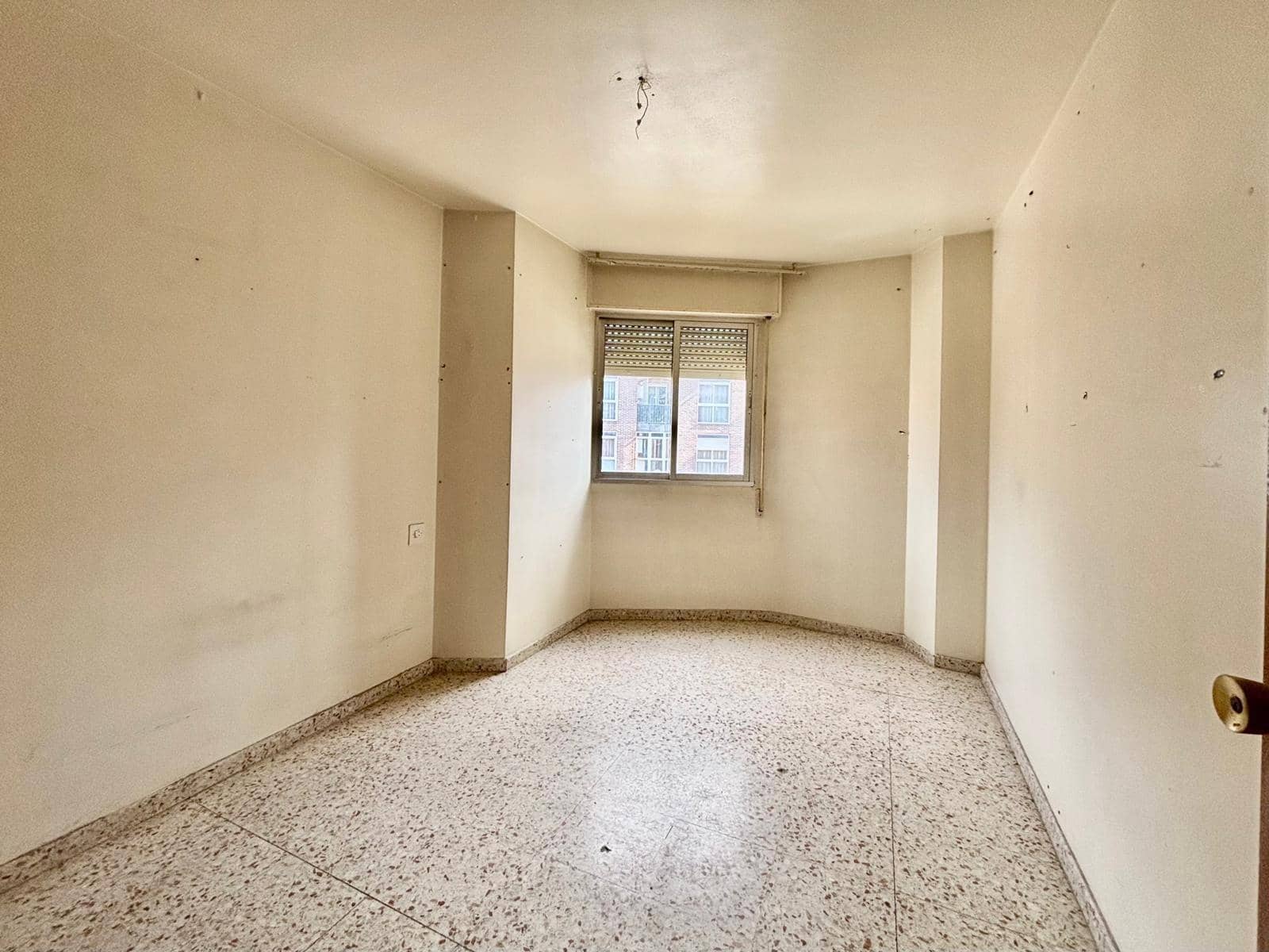 4 soverom Leilighet til salgs i Ponferrada - € 67 000 (Ref: 9018429)