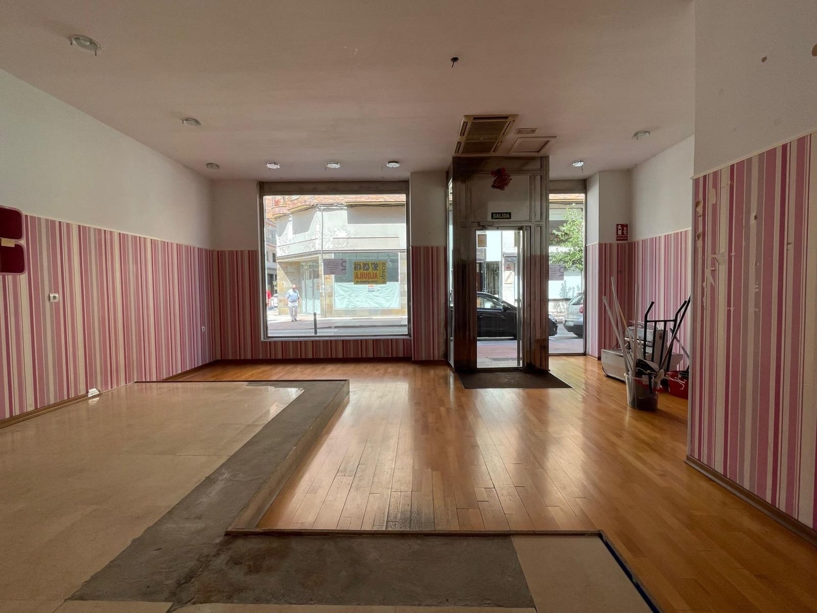 Erhverv til leje i Ponferrada - € 670 (Ref: 9100808)