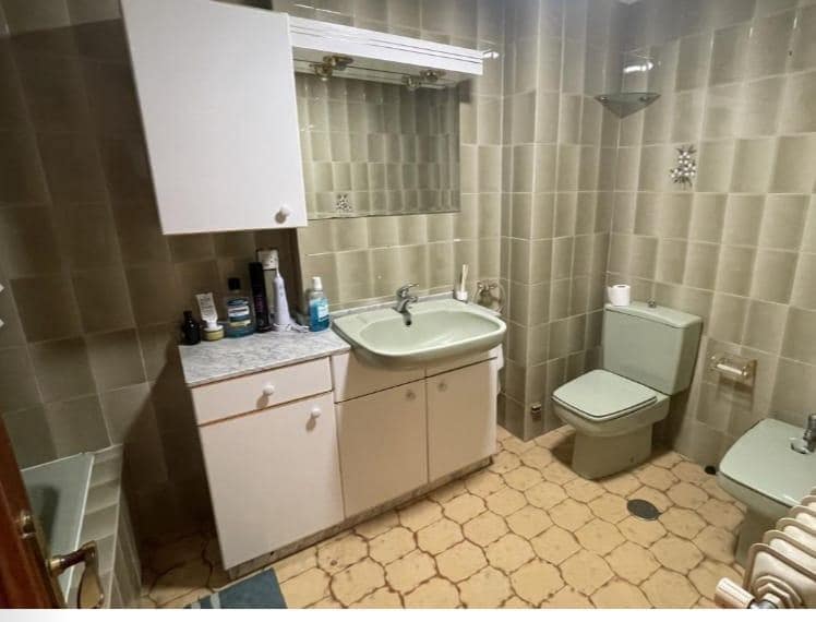 4 soveværelse Lejlighed til leje i Ponferrada - € 230 (Ref: 9100809)