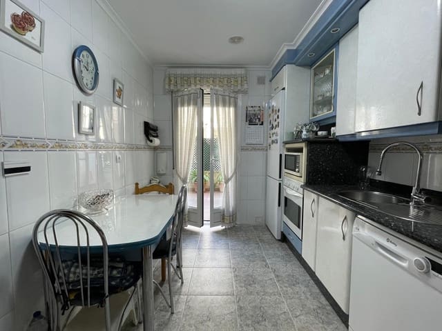 4 slaapkamer Rijtjeshuis te koop in Ponferrada met garage - € 319.000 (Ref: 9166948)