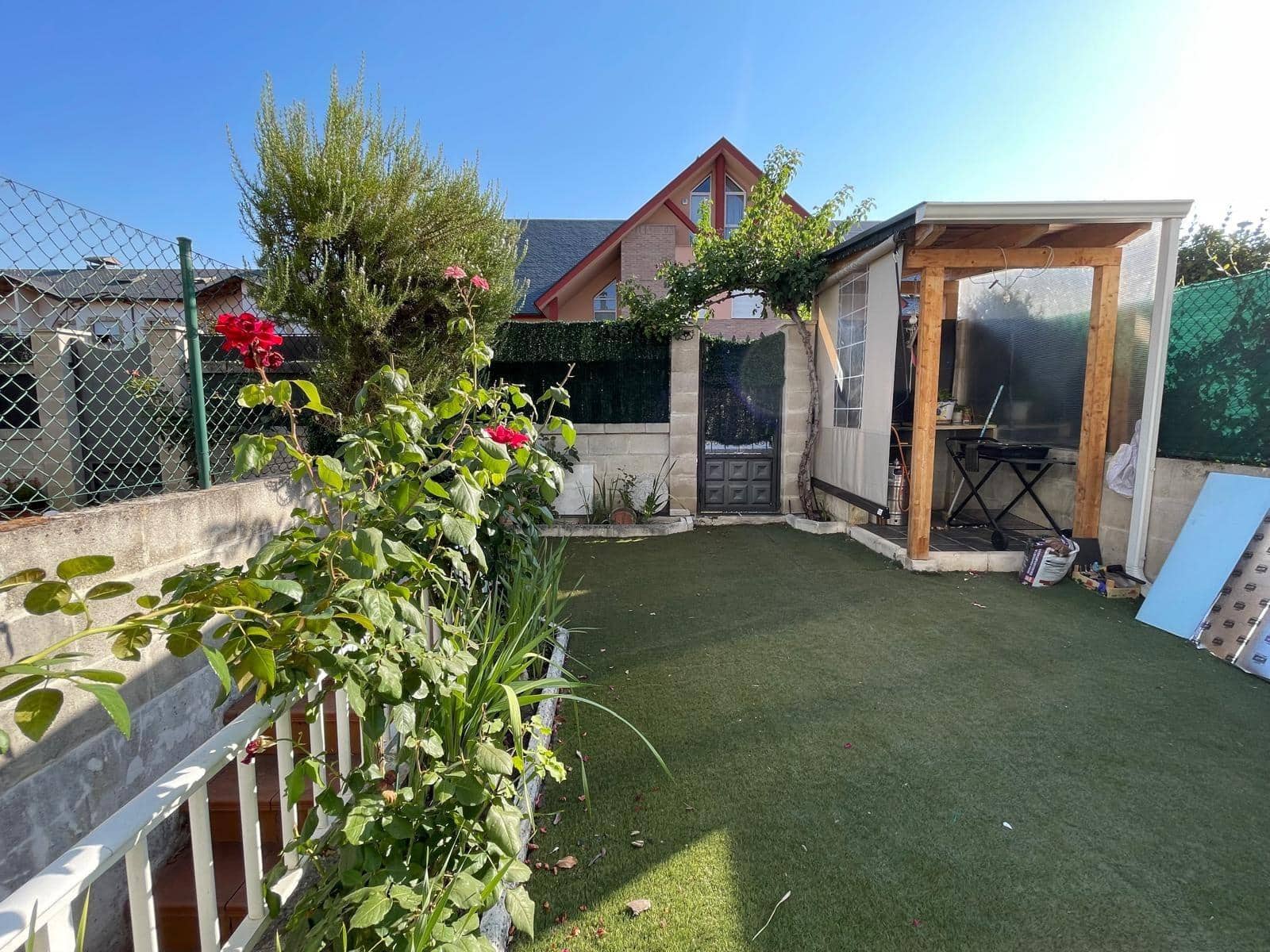 4 soveværelse Rækkehus til salg i Ponferrada med garage - € 319.000 (Ref: 9166948)